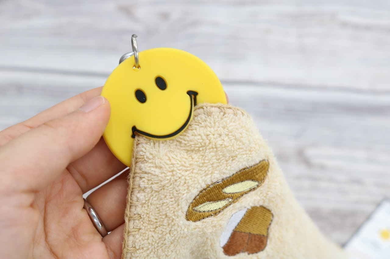 Can Do Smile Carabiner Towel Holder