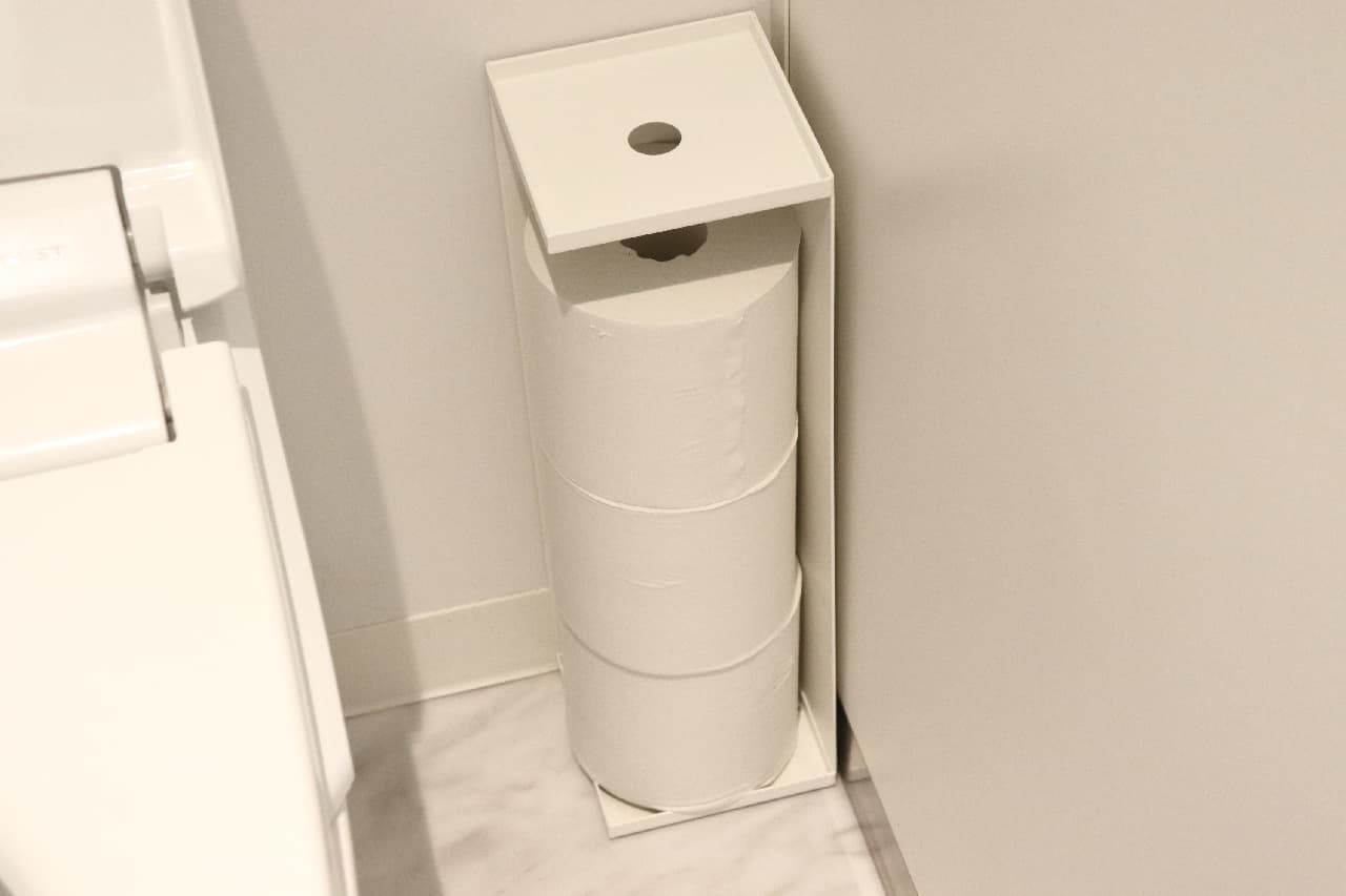 Increased storage capacity, 100% toilet paper stocker that can be hooked--Easy to replenish suddenly by hanging storage