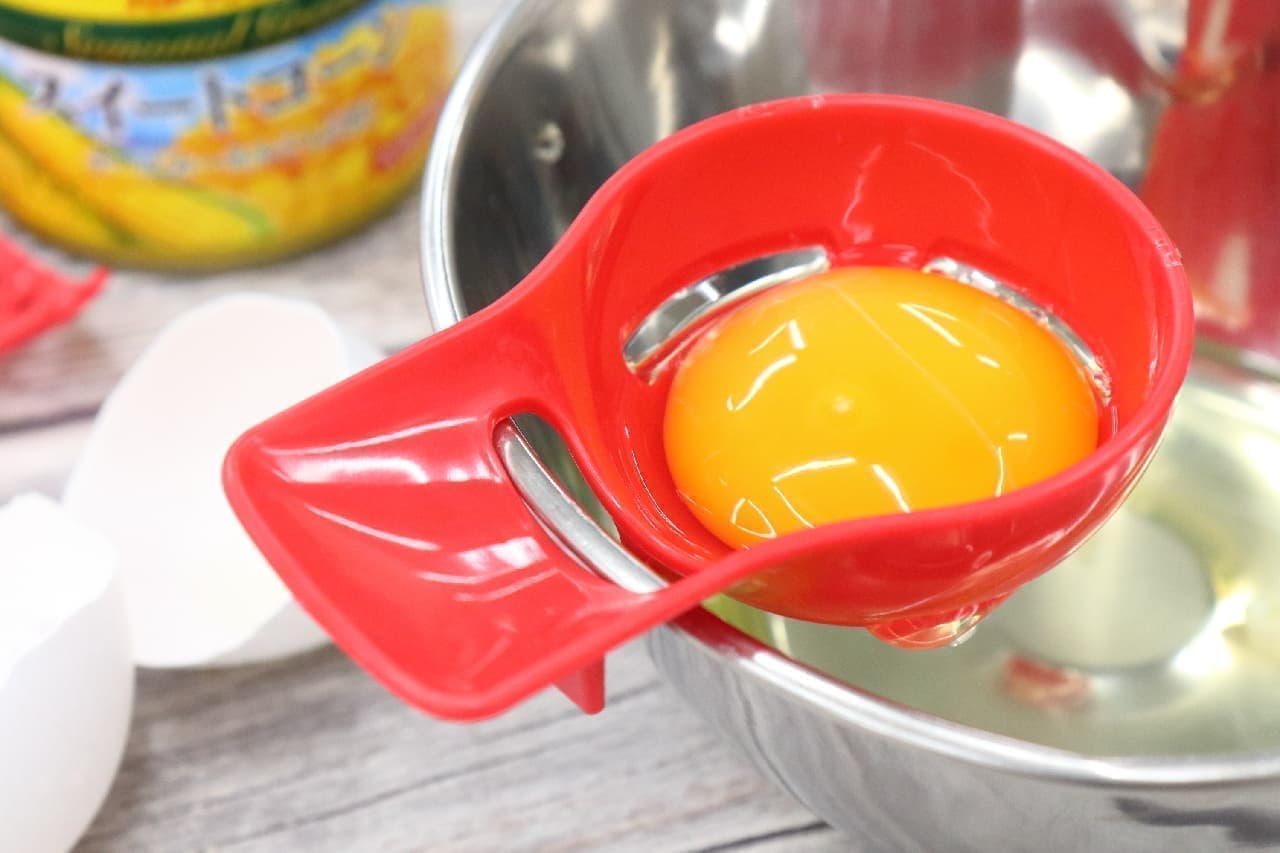 卵や缶詰の料理に役立つ100均の便利グッズ3つ--ツナ缶スプーンと黄身わけ器、穴あきスプーン