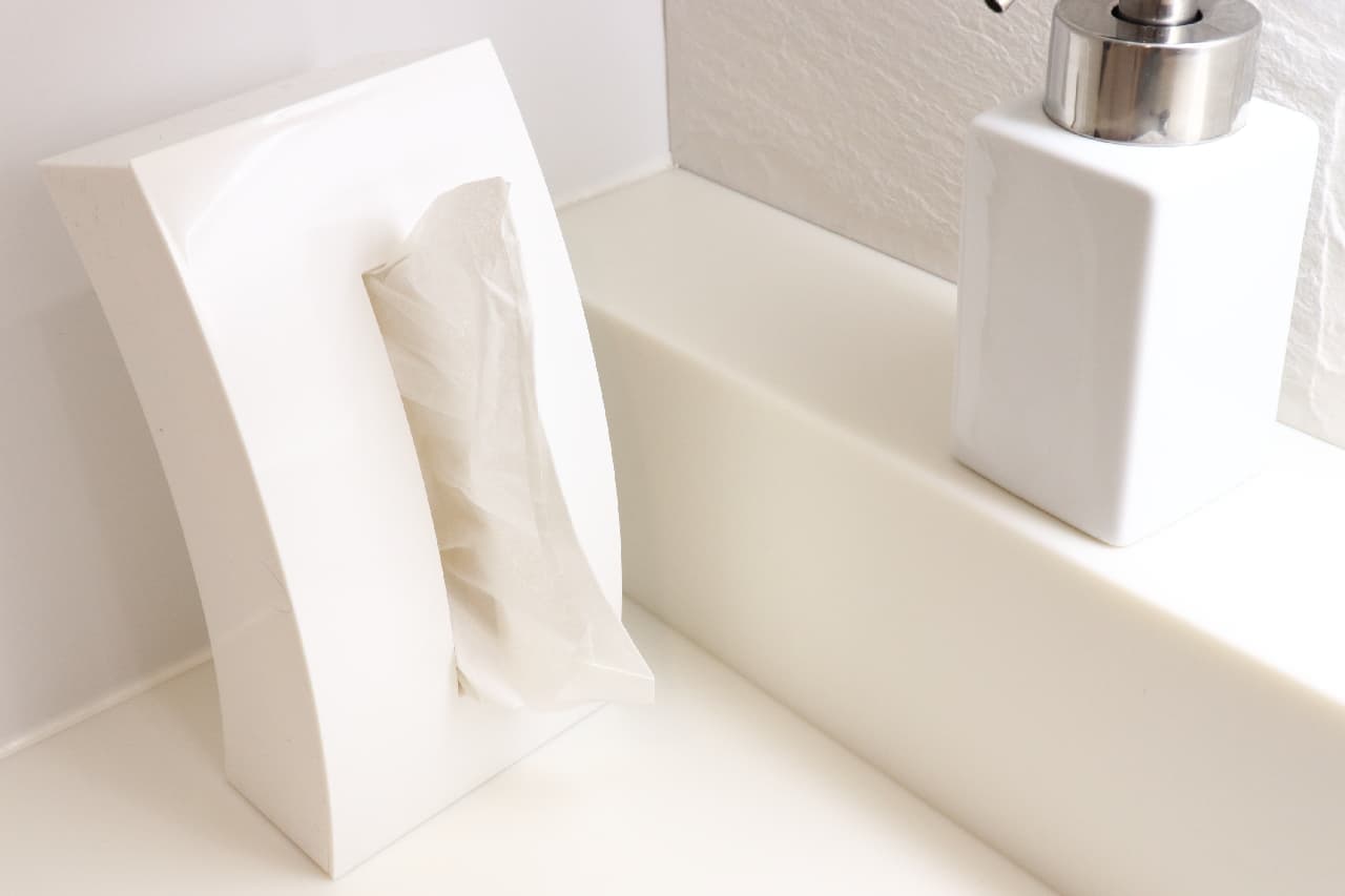 Tissue case BOW and thin tissue paper BOX that can be bought at Nitori--Convenient for wash basins that can be placed vertically and horizontally, and save money with the "half size" function