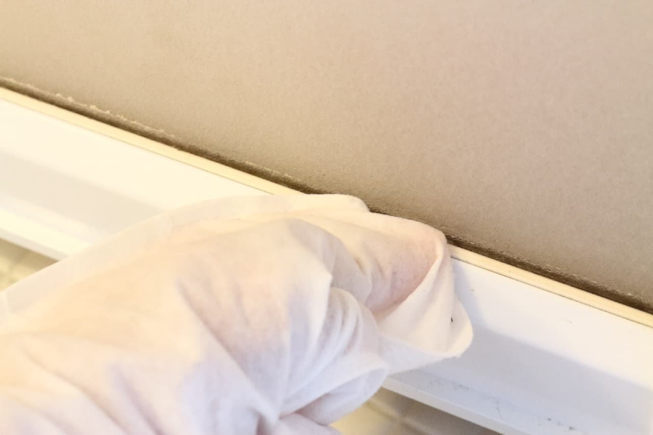 Prevents black mold around water and window sashes! "House's anti-mold magical mittens" that is easy to wipe and has an effect of up to 2 months