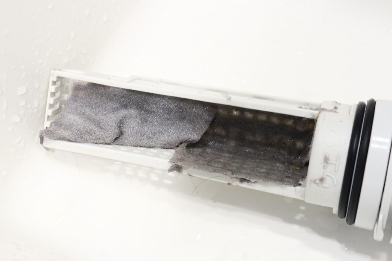 [Hundred yen store] Easy to clean the drainage filter! Drum-type washing machine dust removal goods are super convenient