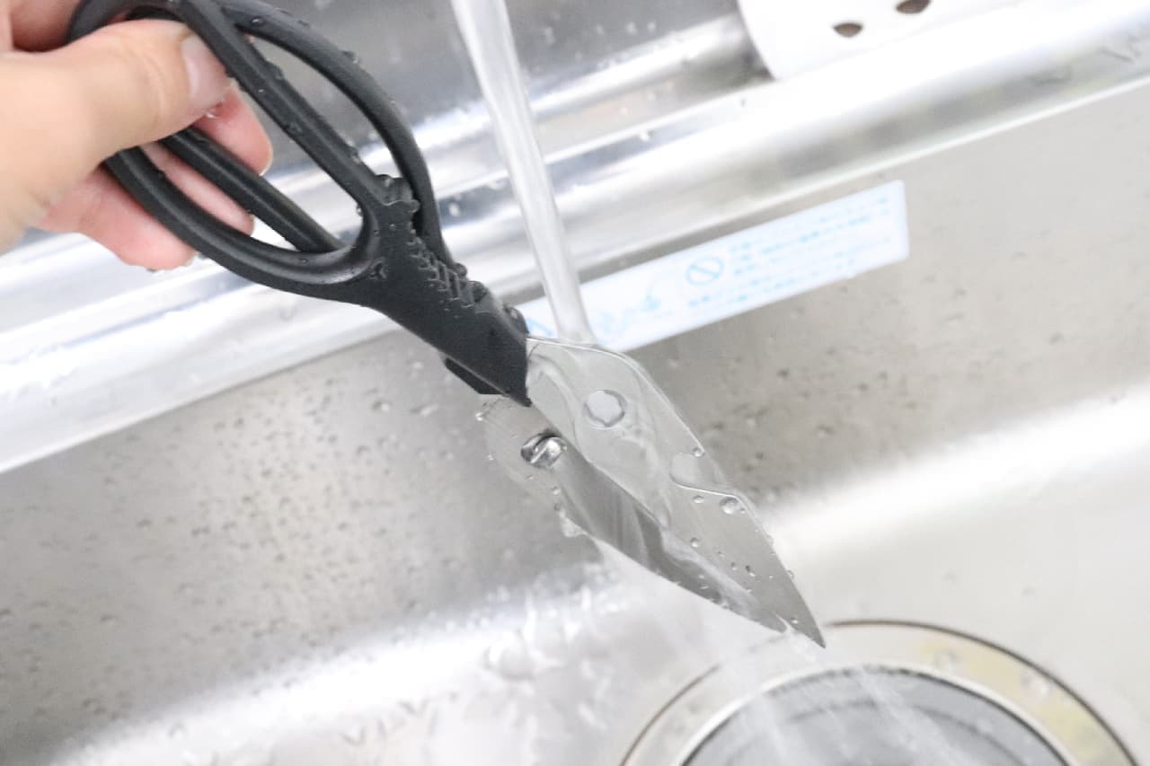Nitori's "Removable and washable kitchen scissors"