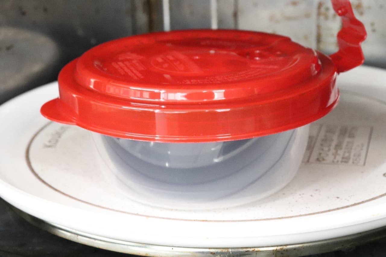冷凍ごはんを炊き立てのように--二重構造でおいしく解凍するエビスの保存容器
