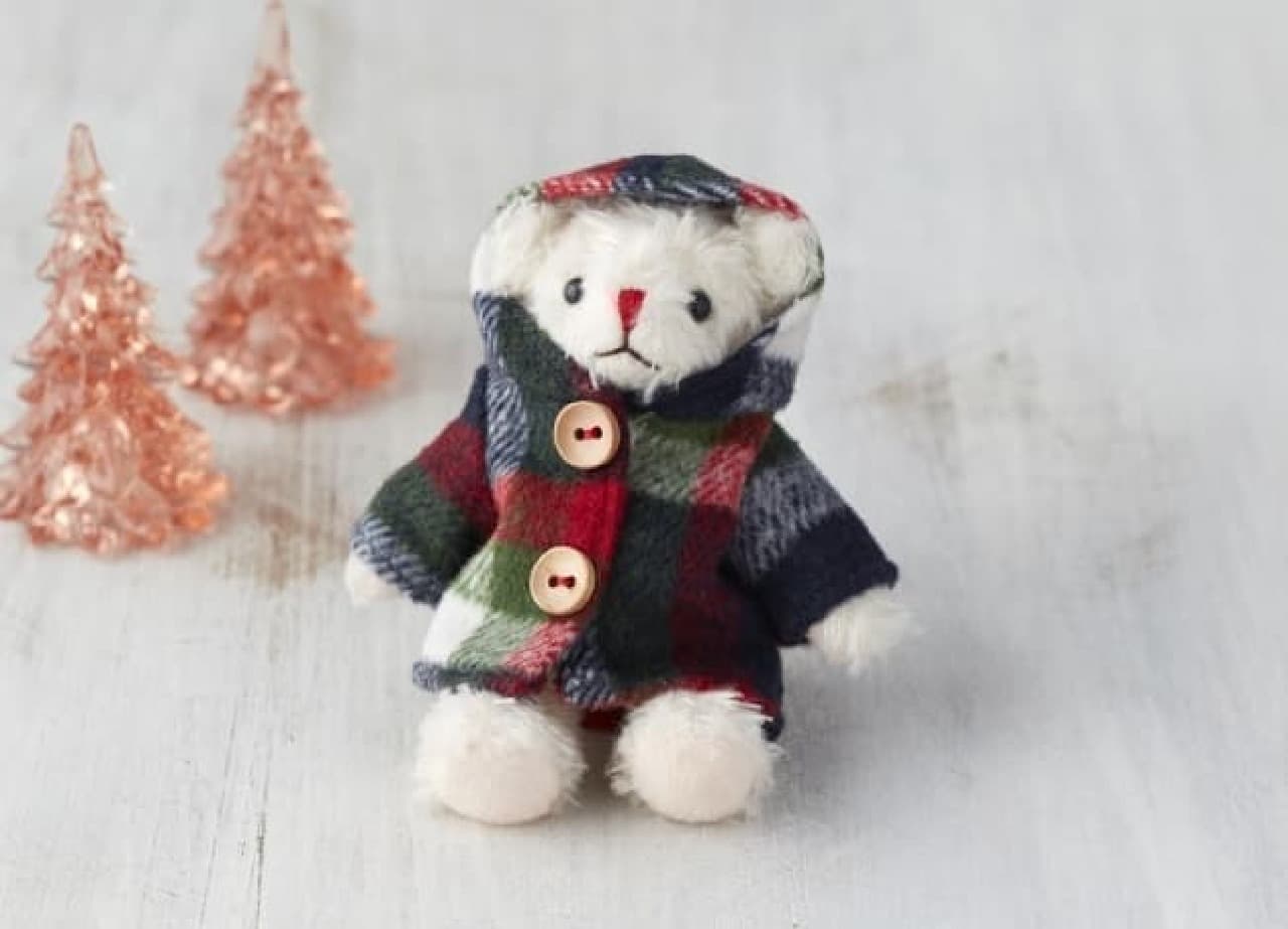 Seasonal bottles and bear full in Tully's--Snowy streets and plaid coats are cute