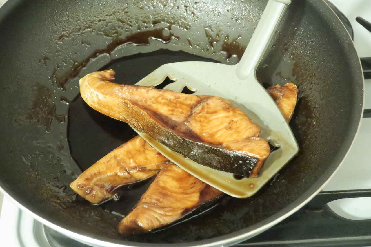 魚の身を崩さない 100均 フィッシュターナー で魚料理を快適に えんウチ