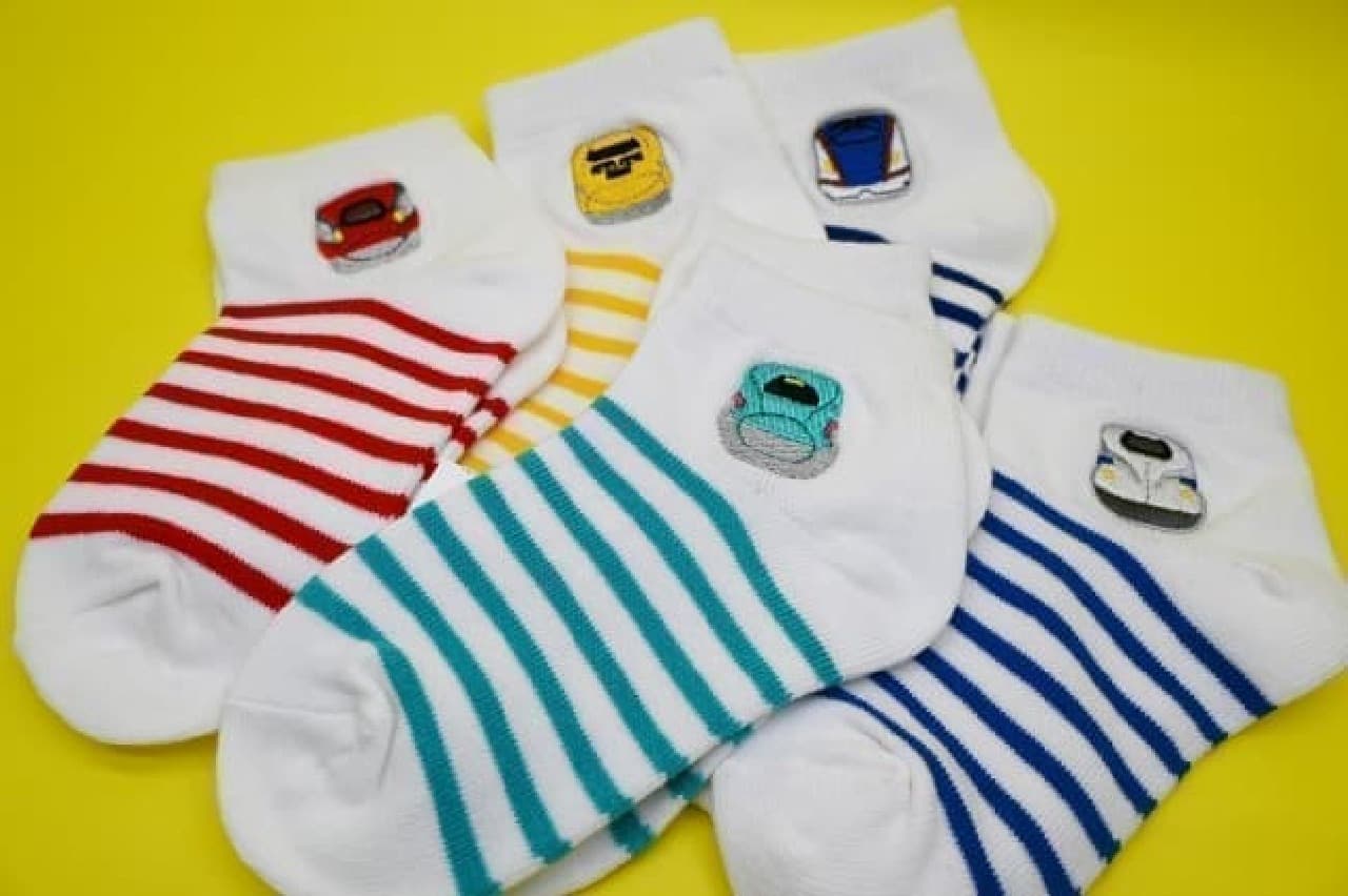 For homecoming and travel souvenirs--Kids & Baby Socks with Popular Shinkansen Embroidery