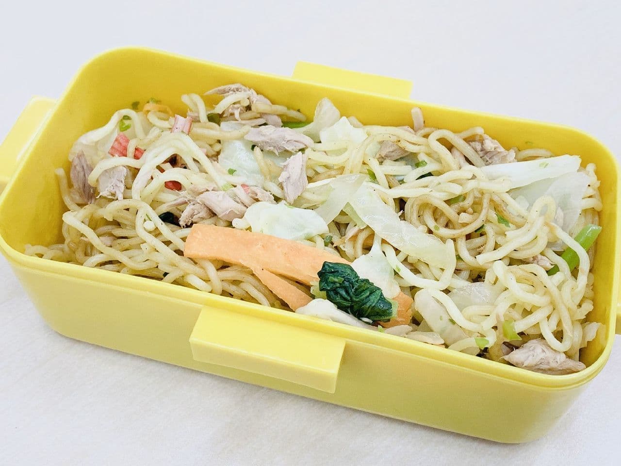 Easy in the microwave! How to make yakisoba--just wrap it in parchment paper and it's healthy without oil