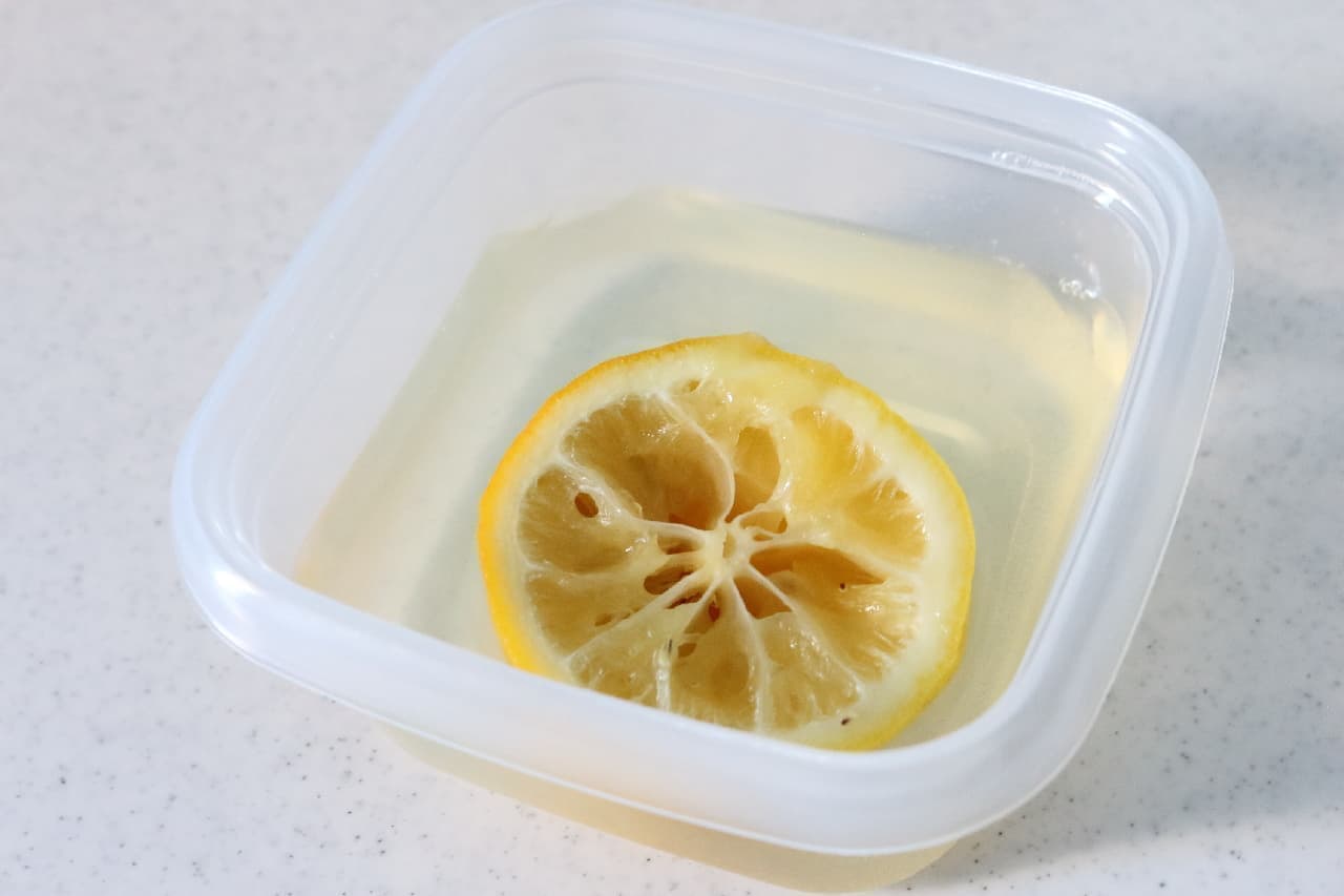 果汁をたっぷり取れる♪レモンの簡単な絞り方--電子レンジ×フォークが決め手