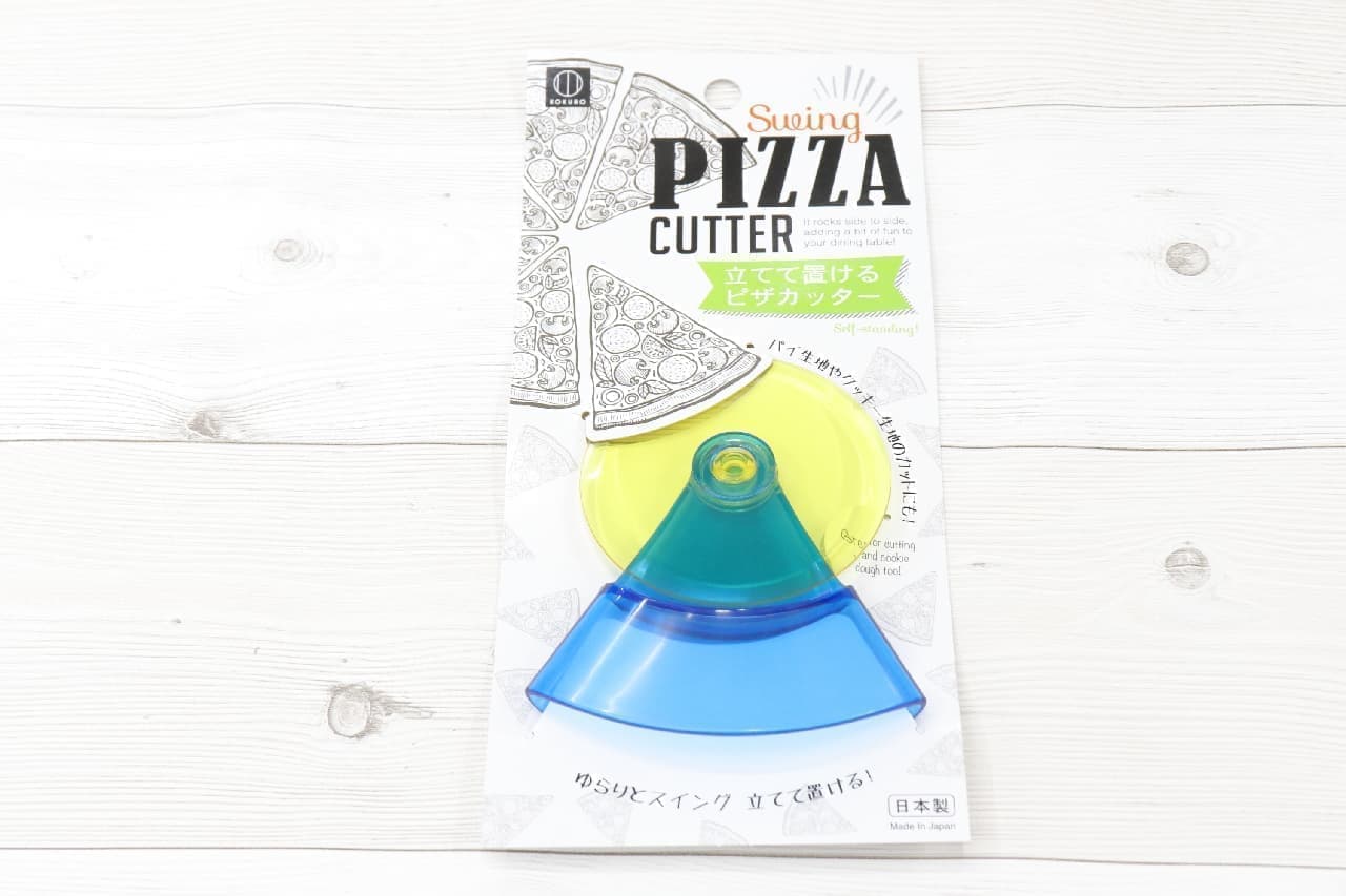 No more kitchen knives ♪ Convenient self-supporting "swing pizza cutter"-made of plastic that is safe for children, also for making pies and cookies