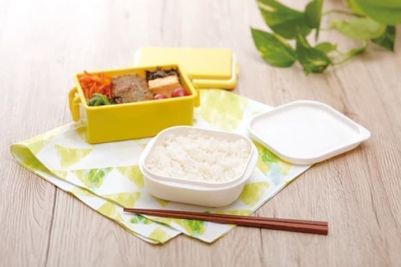 "Extremely frozen rice container" that can be warmed deliciously in the microwave--Prevents stickiness with a drainboard, and can be used as a lunch box
