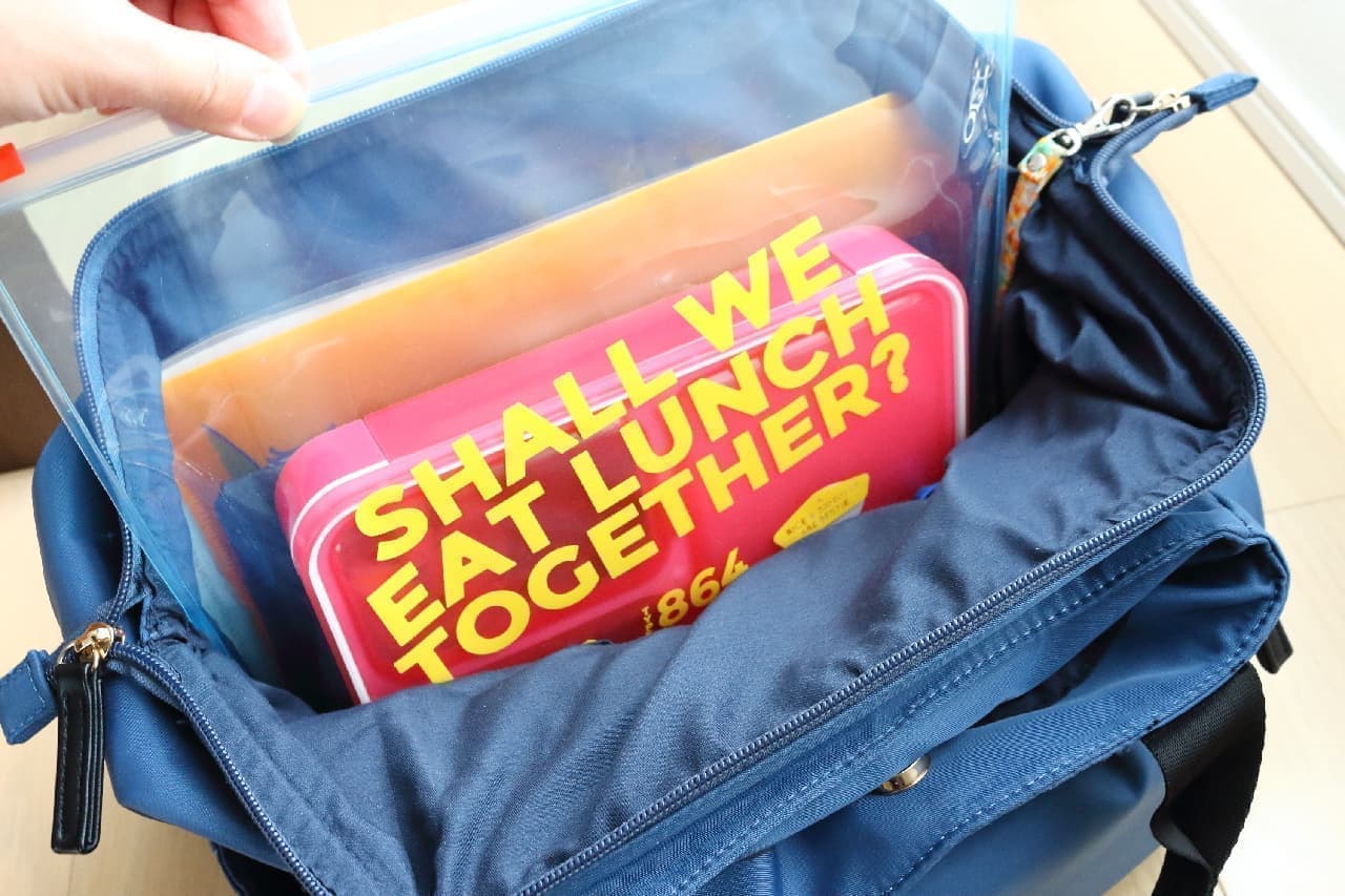 Easy to put in a commuting bag ♪ Thin lunch box "Foodman 600ml"-A tight 4-point lock prevents juice leakage and a special case
