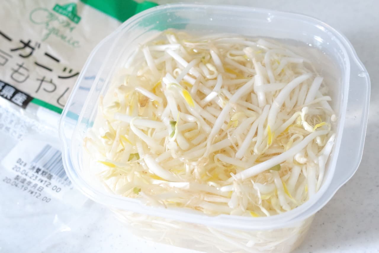 Easy storage method of bean sprouts that lasts for about a week just by soaking in water