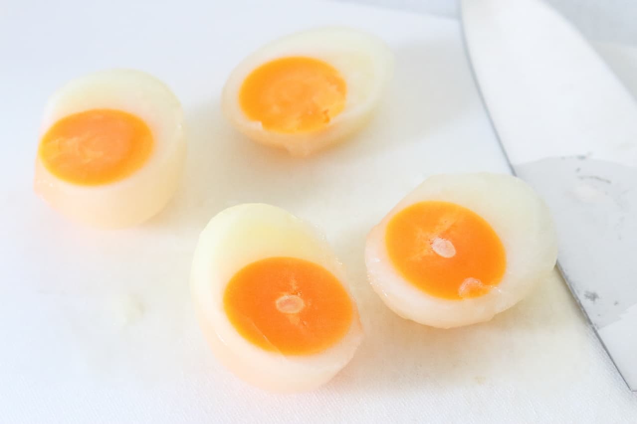可愛いミニ目玉焼きが2個できる♪ 冷凍卵のレシピ 