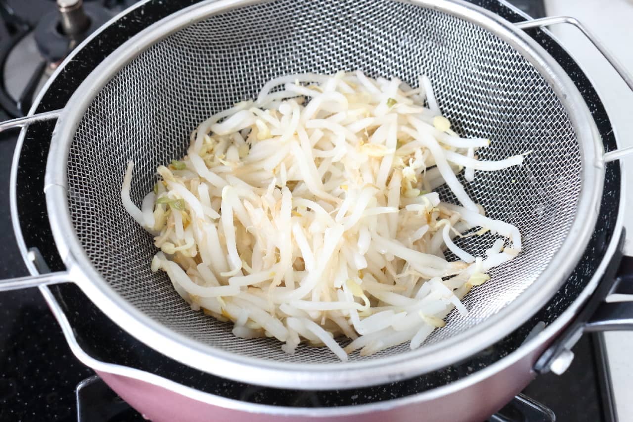 Freezing storage method of bean sprouts --- Quickly cook while frozen, perfect for namul and stir fry