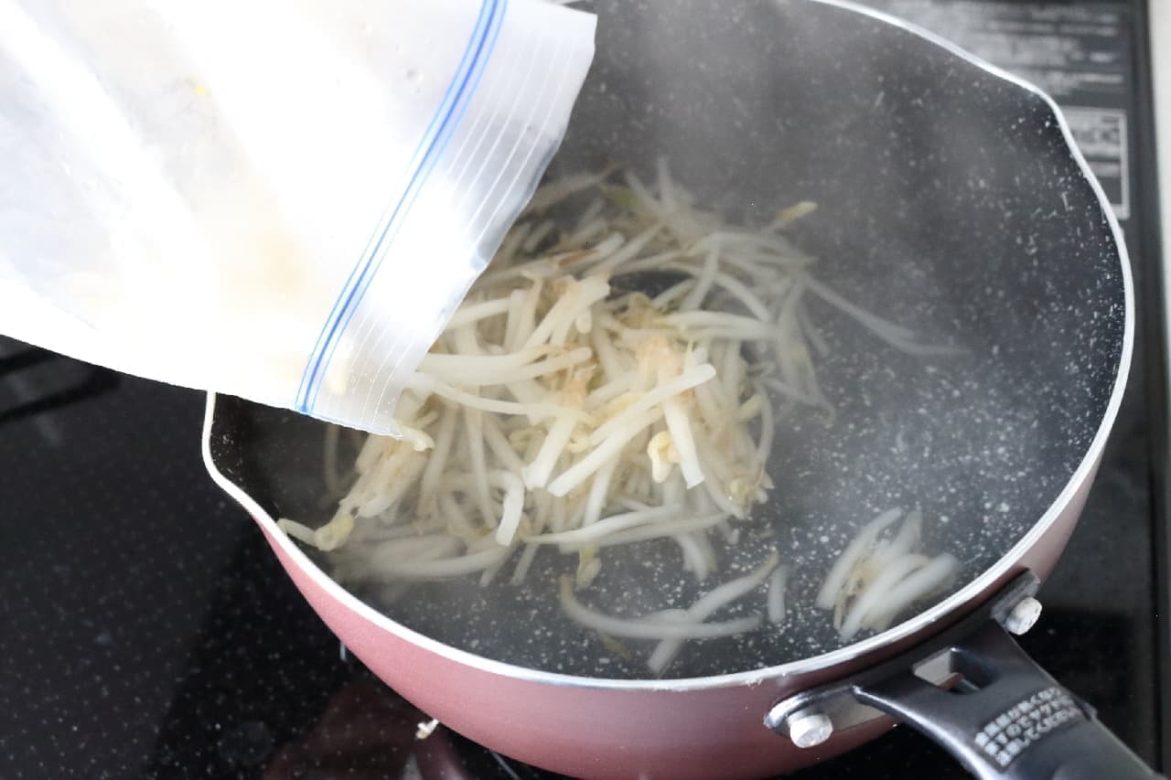 Step 4 Freezing and preserving bean sprouts--Cook quickly while frozen, perfect for namul and stir fry