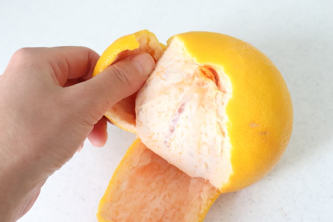 No kitchen knife required! Grapefruit peeling back tricks --- 3 minutes in boiling water, with a tangerine-like smoothness