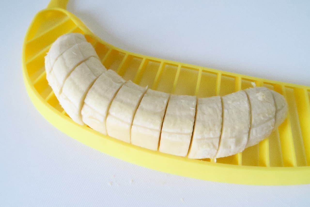 丸ごと1本スライス ダイソー らくらくバナナカッター きれいな断面でお菓子作りにも えんウチ