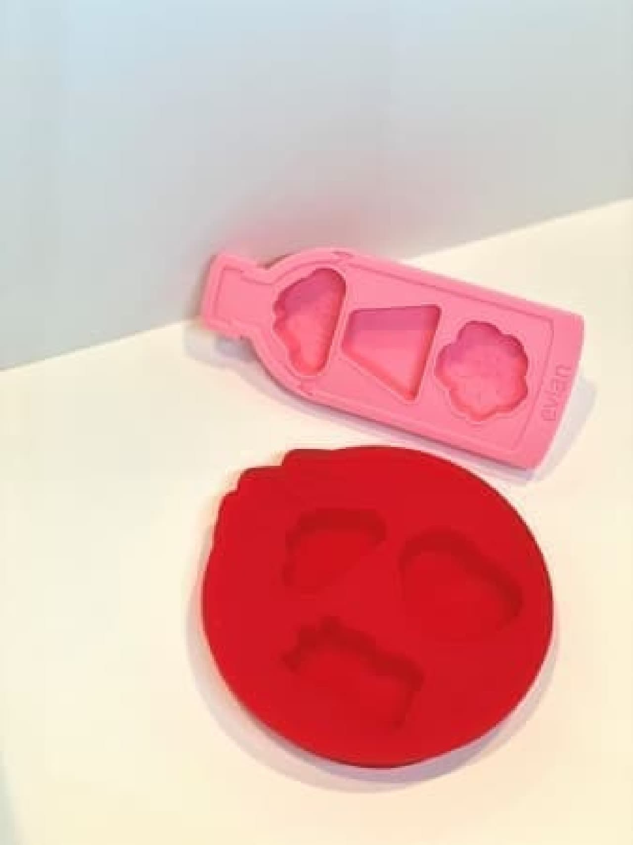 Evian's limited design bottle --A campaign to get a cute ice tray