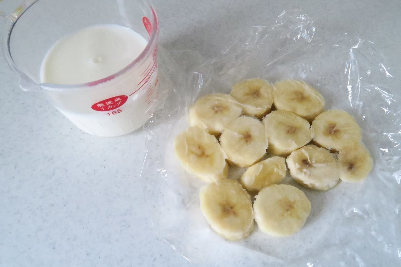 冷凍保存したバナナを使ったバナナスムージーのレシピ