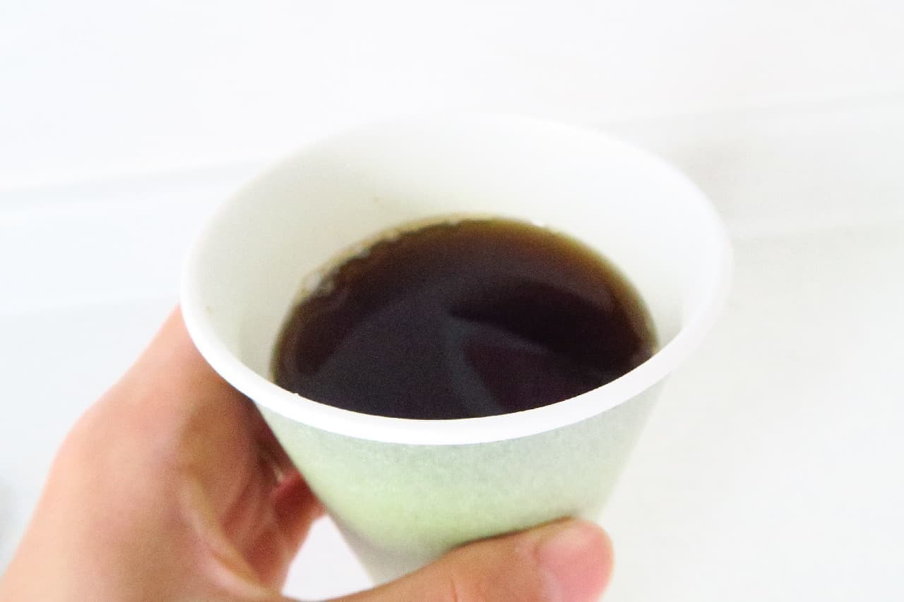 ホットコーヒーに便利なセブン「熱を通しにくい紙カップ」