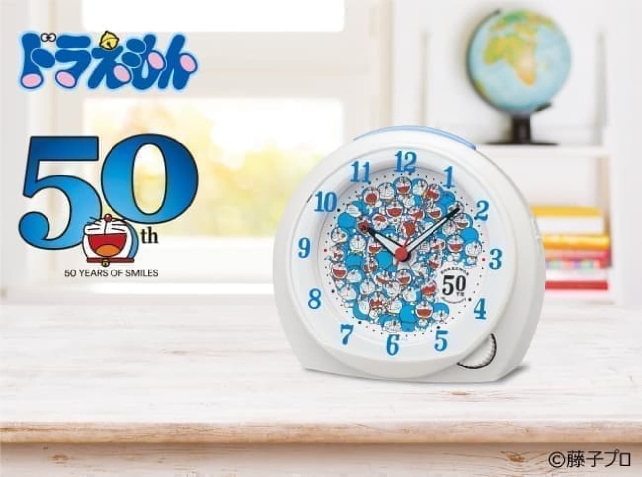 「ドラえもん」50周年記念の目覚まし時計がセイコークロックから -- 50種類のドラえもんが文字盤いっぱいに [えんウチ]