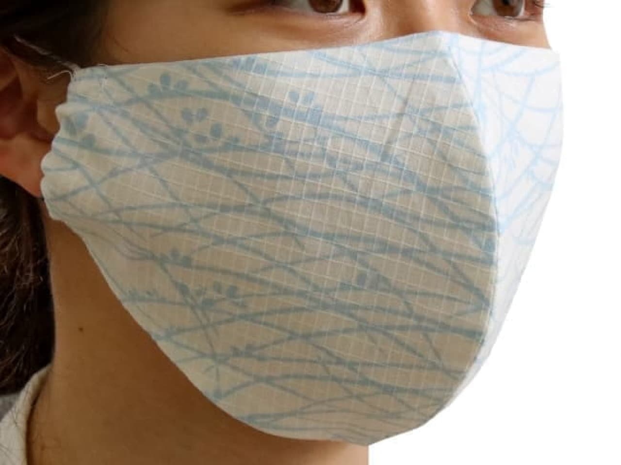 Firmly from under the eyes to the chin! Summer cotton mask to prevent sunburn --Cool with a light blue yukata fabric