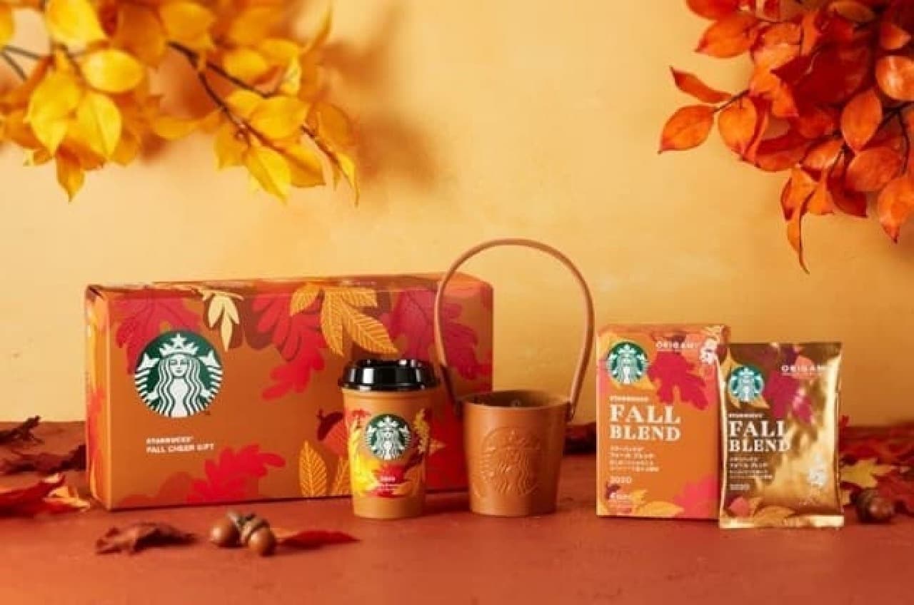 Autumn colors! "Starbucks Fall Cheer Gift" is now available --Reusable cups and cup holders are included in the set
