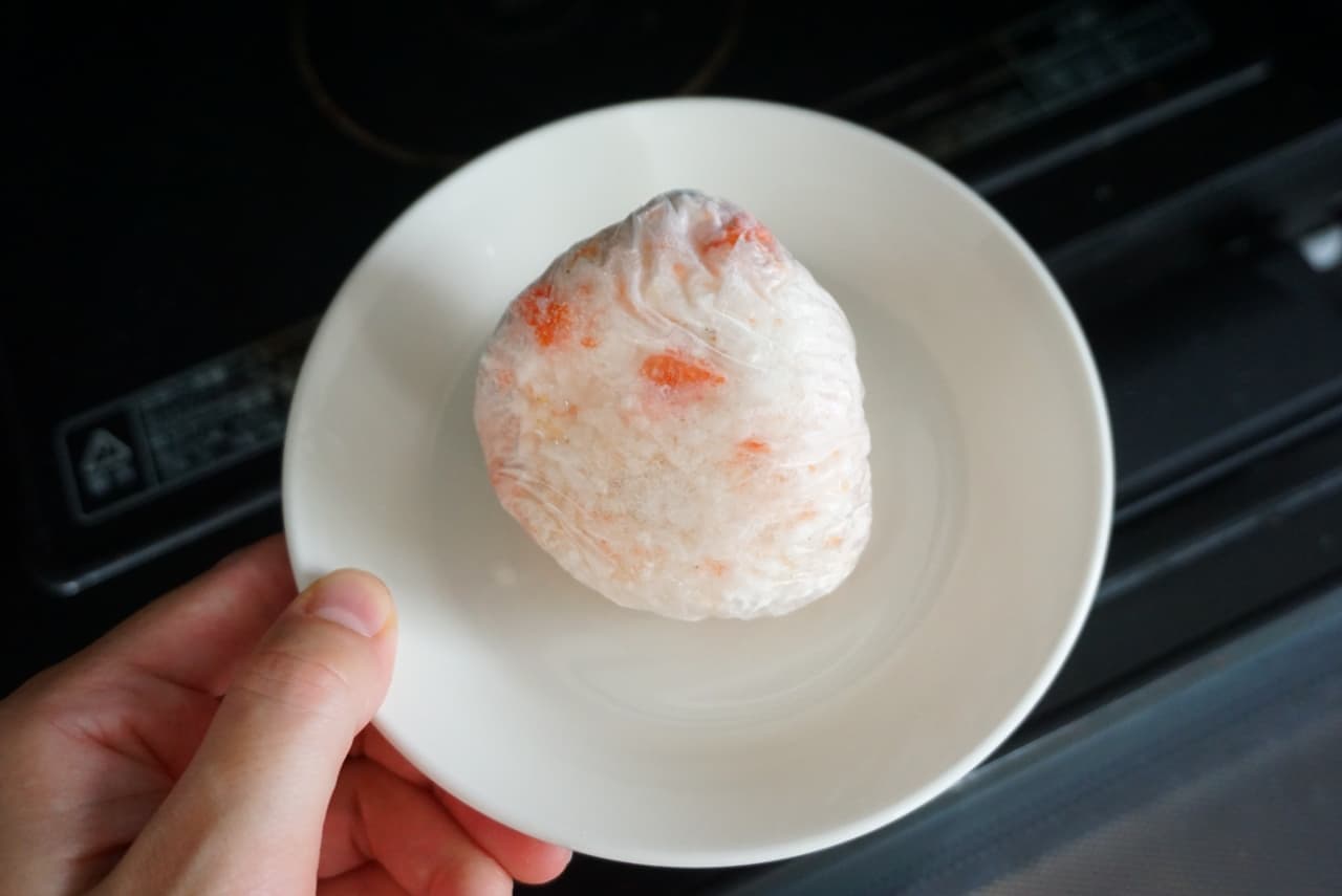 Freezing storage method of rice balls