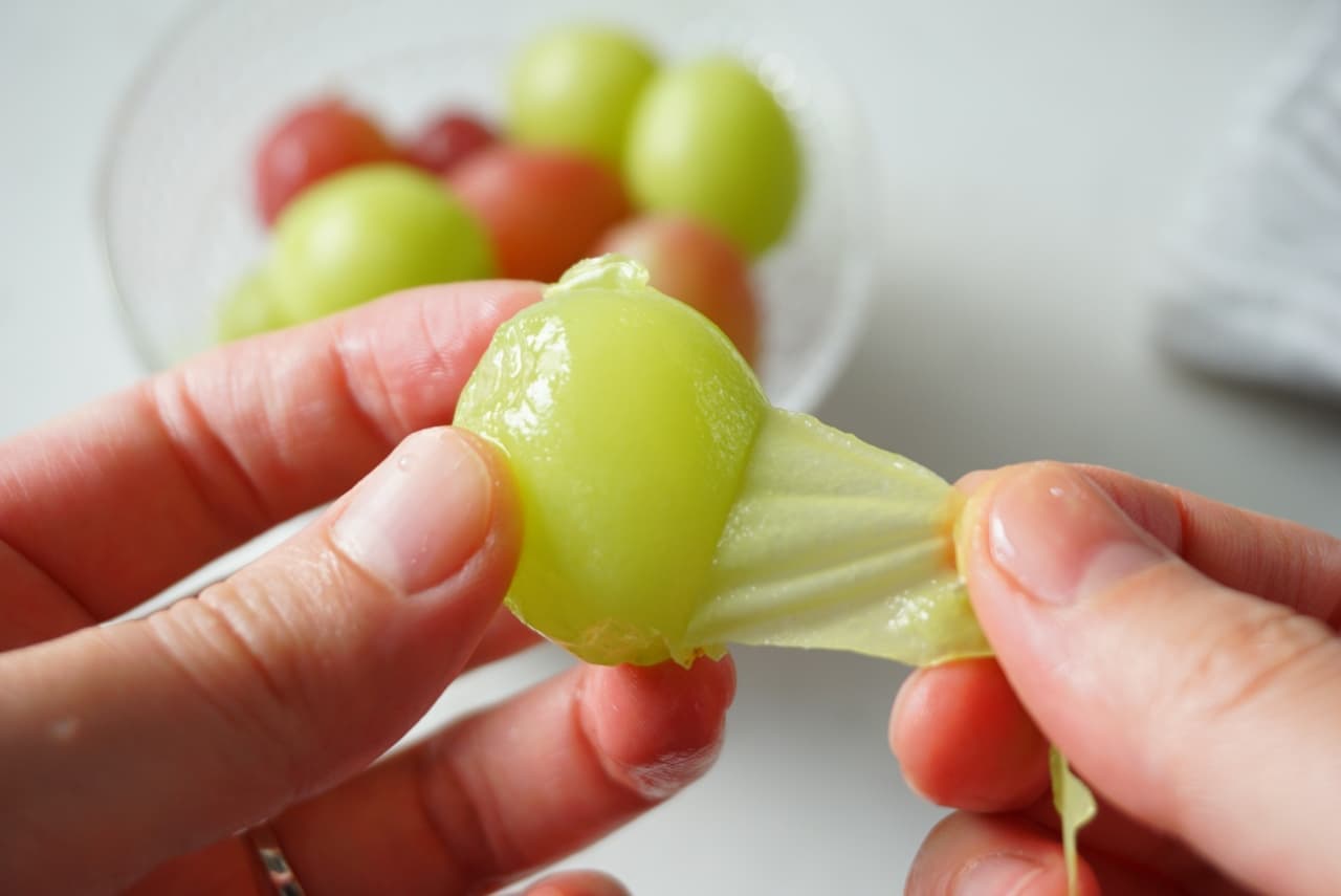 Back tricks to make it easier to peel grapes