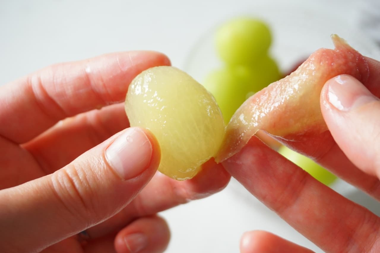 Step 4 Back tricks to make it easier to peel grapes