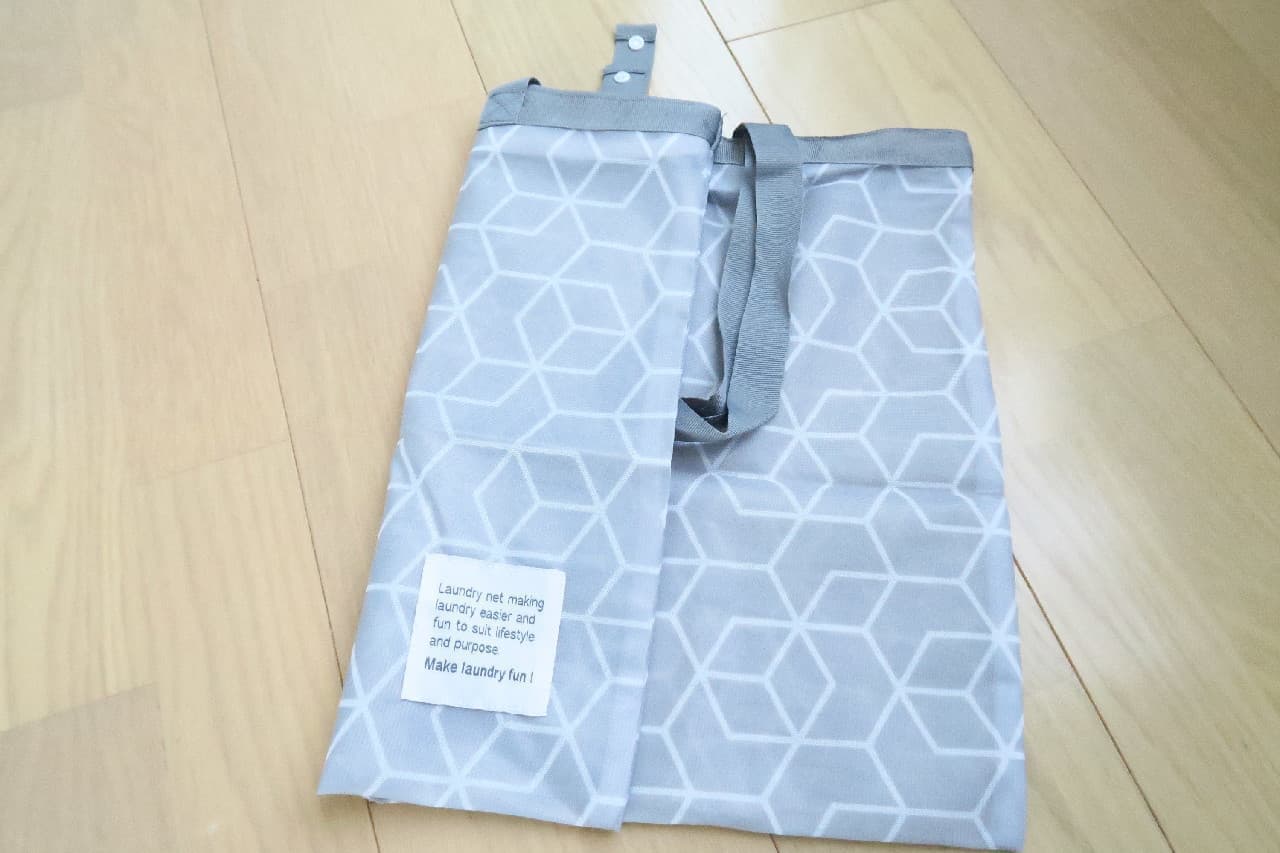 "Whole washable laundry bag" useful for gyms and outdoors --Convenient to carry around & keep dirty things in the washing machine