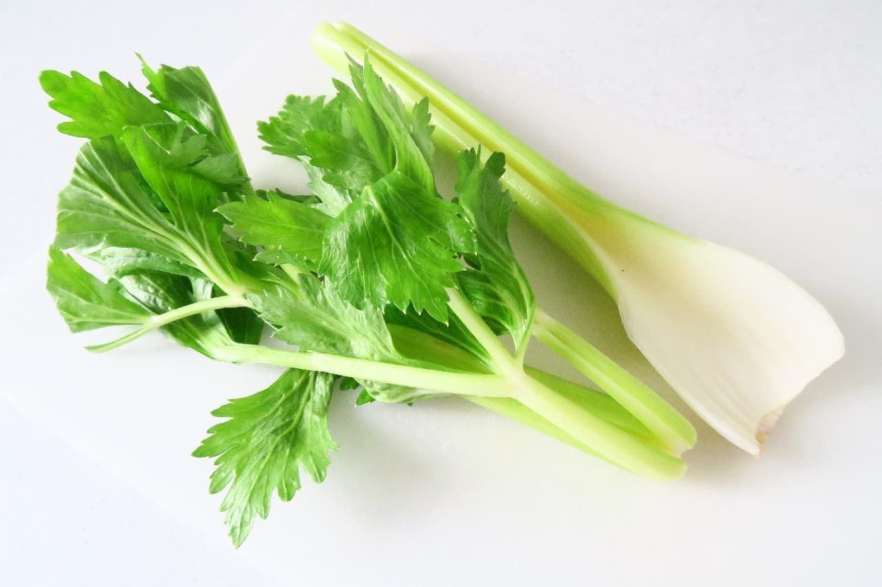 How to store celery in a refrigerator