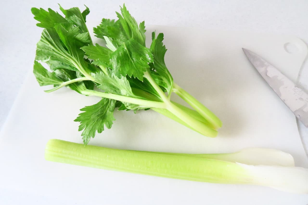 Step 1 How to store celery in a refrigerator