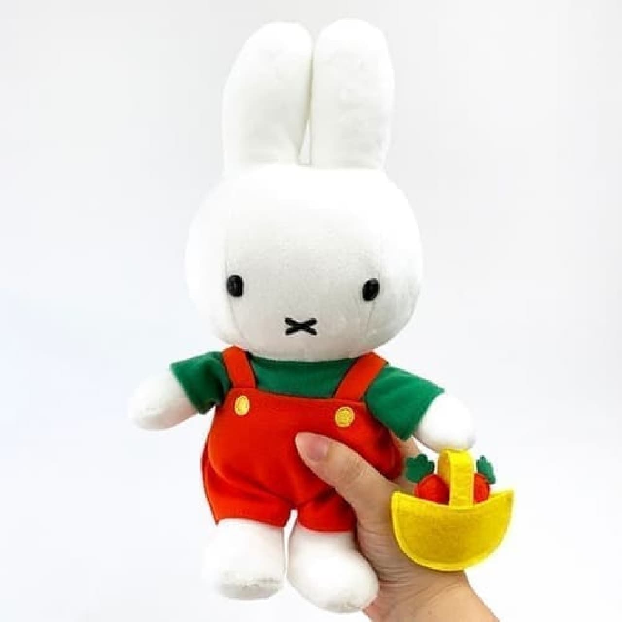 The orange color is cute ♪ Miffy "Carrot Series" plush toy --- with a carrot basket in your hand