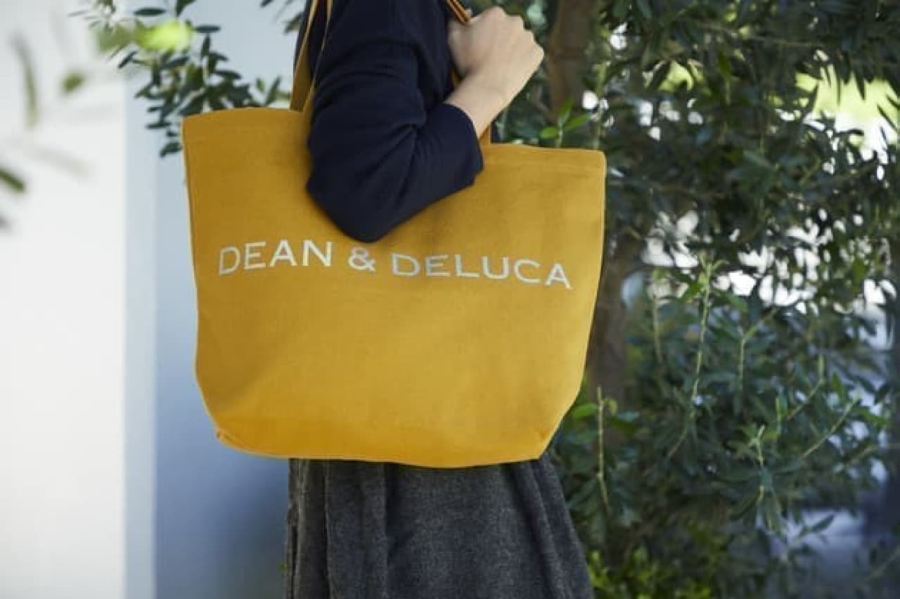 Charity tote bag from DEAN & DELUCA