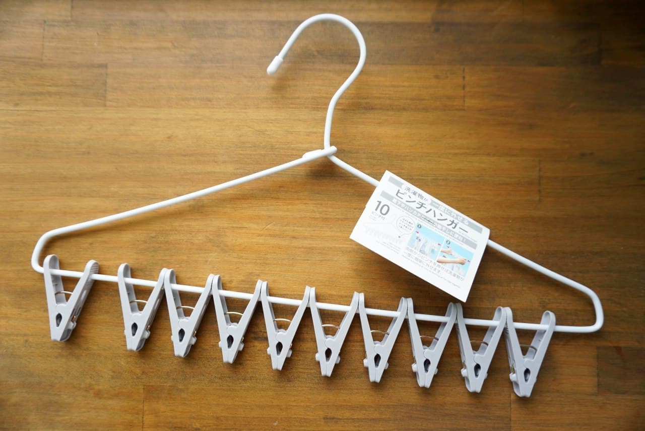 100-yen ceria "Pinch hanger that can remove laundry at once"