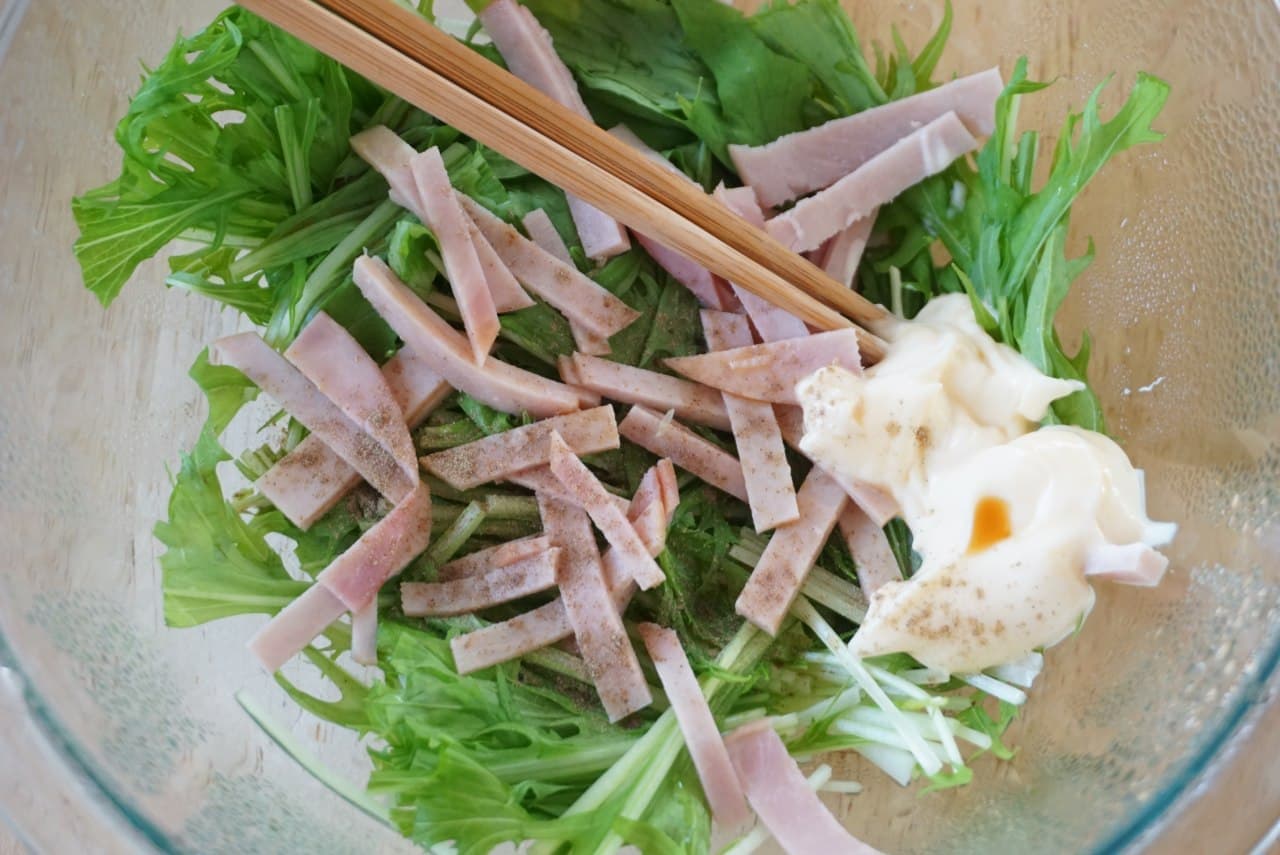 水菜とハムのマヨポンサラダ