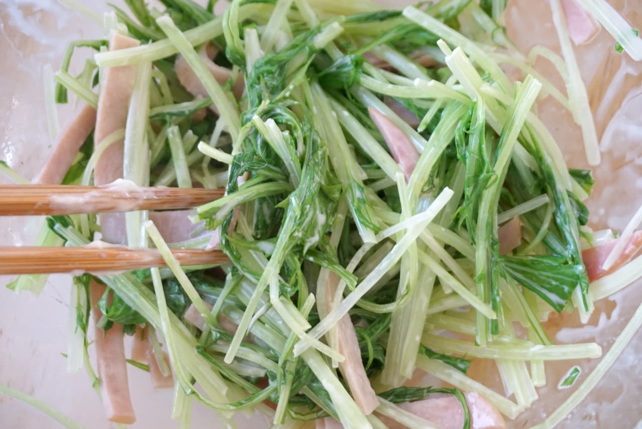 Mayopon salad of mizuna and ham