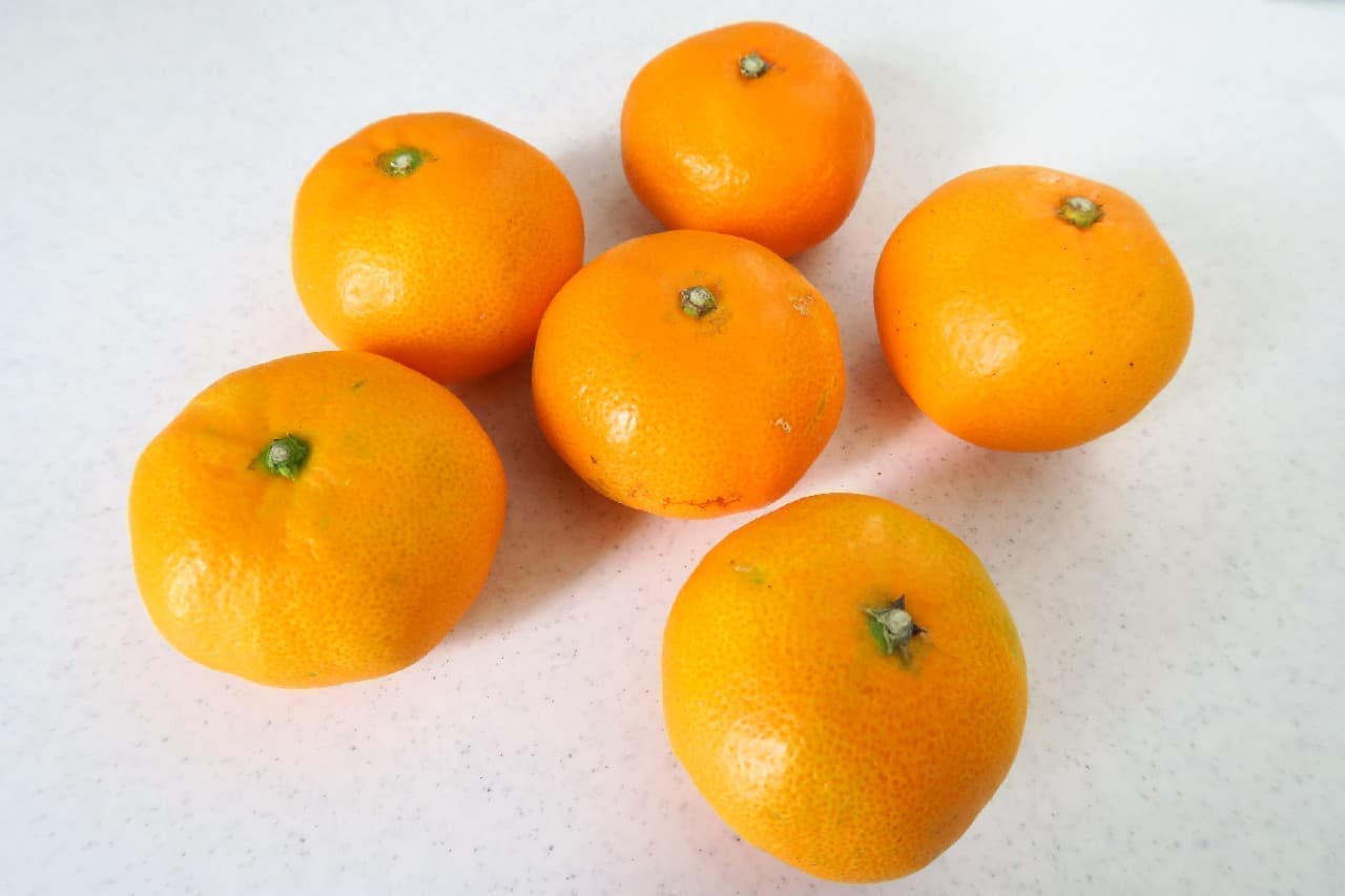 Step 1 Room temperature storage method & refrigeration storage method of mandarin oranges --The point is "direction of calyx"