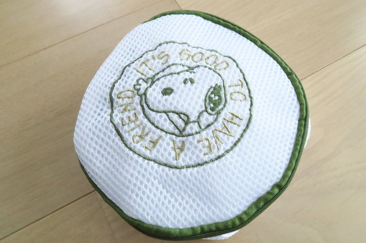 [Hundred yen store] Snoopy's laundry net is cute! Convenient for travel such as tote type and 2-pocket type
