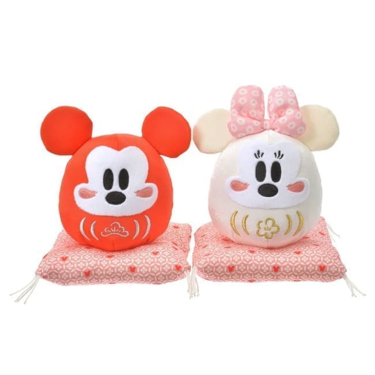 New Year's items from Disney Store --Mickey & Minnie, a red and white Daruma doll, Tsum Tsum in "Ox" costume, etc.