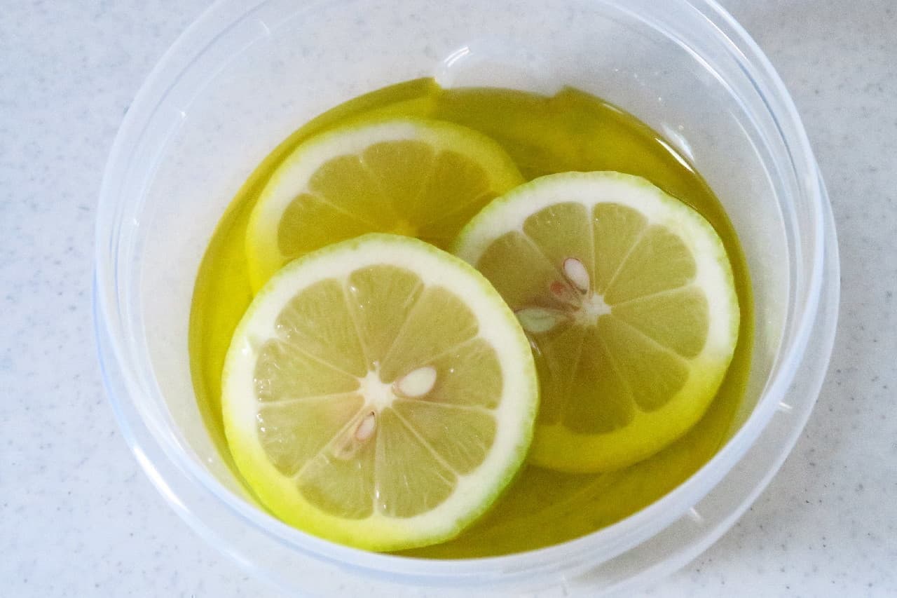 Fresh scent! Homemade lemon oil recipe--Toast and salad are exquisite