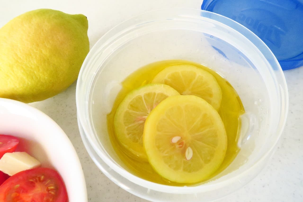 Fresh scent! Homemade lemon oil recipe--Toast and salad are exquisite