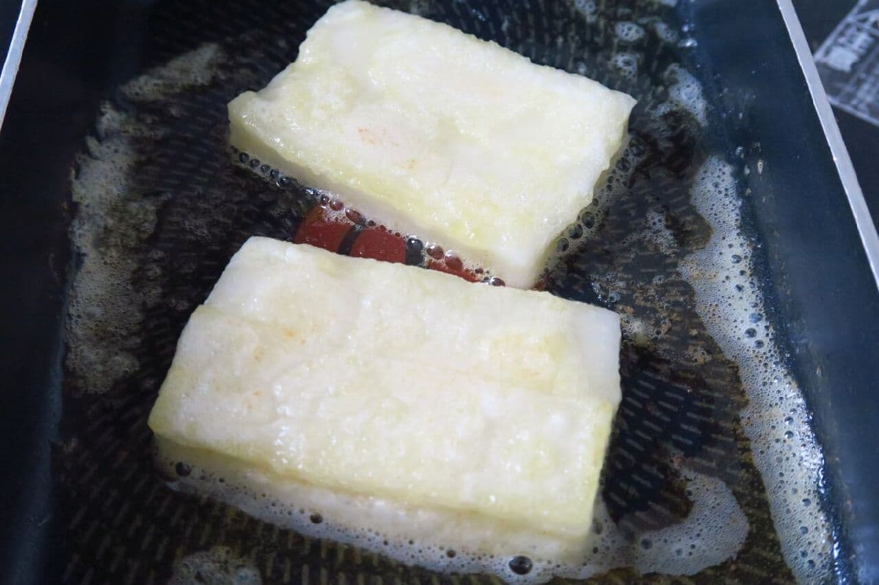 Butter soy sauce mochi, okonomiyaki style of mochi, amazake shiruko --Three simple recipes for mochi