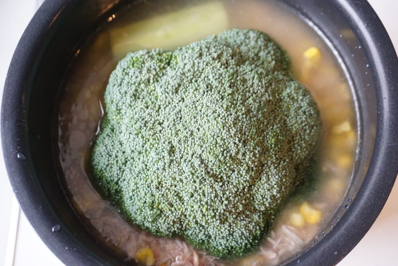 ブロッコリー丸ごと炊き込みご飯・シーフードピラフなど -- 少ない材料で作れる炊き込みご飯レシピ3選