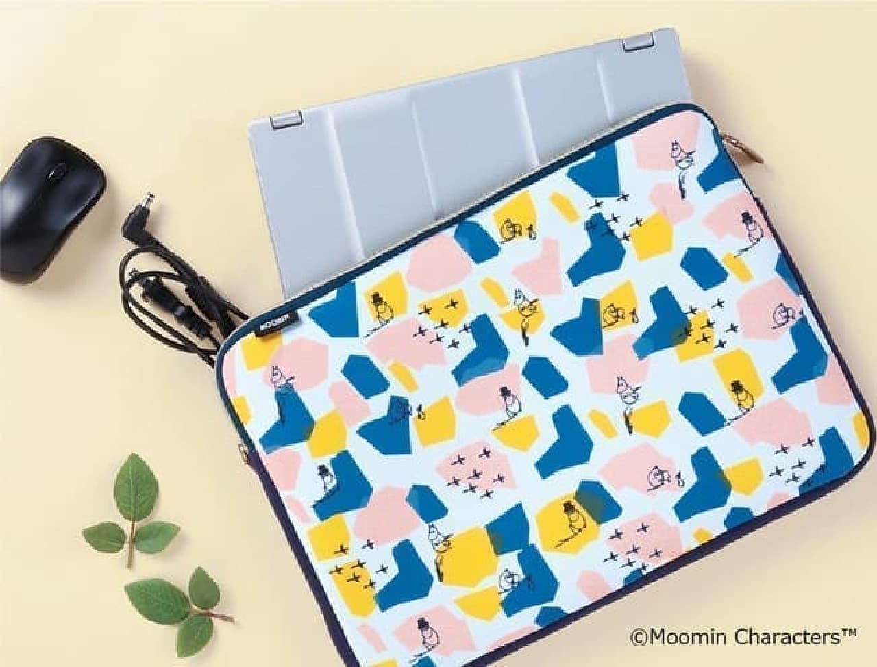 Calm and cute ♪ Moomin pattern computer case --Mouse and charger together
