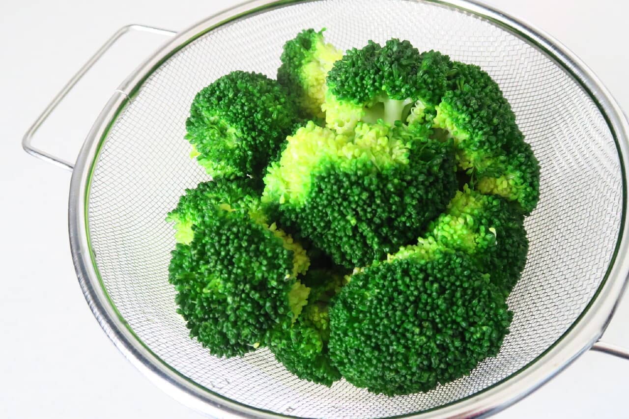3 ways to boil and steam broccoli --Easy to use in a pot, frying pan, or microwave