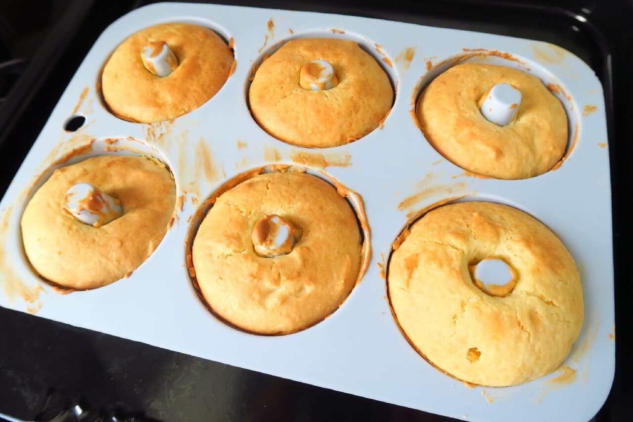 100均ドーナツ型で♪ 焼きドーナツの簡単レシピ -- ホットケーキミックス使用
