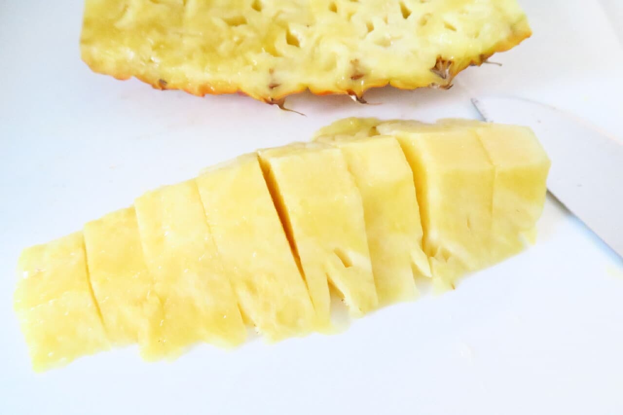 丸ごとパイナップル基本の切り方 -- 台湾産パイナップルも簡単・きれいに♪